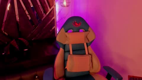 Snapshot of queen_perla_ chatting on 09-19-25, 11:22 online show from 09-19-25, 11:22