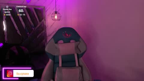 Snapshot of queen_perla_ chatting on 10-04-25, 11:19 online show from 10-04-25, 11:19