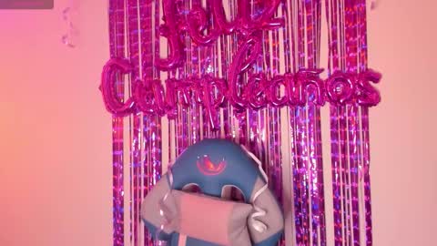 Snapshot of queen_perla_ chatting on 10-18-25, 12:17 online show from 10-18-25, 12:17