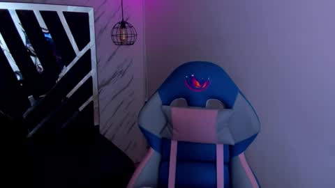   online show from 10-23-25, 11:42