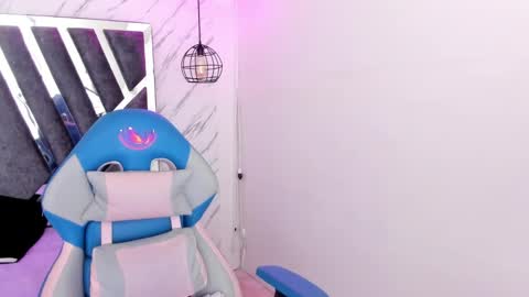 Snapshot of queen_perla_ chatting on 11-14-25, 11:20 online show from 11-14-25, 11:20