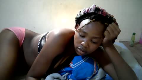 Snapshot of queen_slender chatting on 07-24-26, 12:03 queen_slender online show from 07-24-26, 12:03