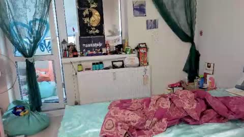 Snapshot of queen_x_joker chatting on 06-13-26, 01:20 queen_x_joker online show from 06-13-26, 01:20