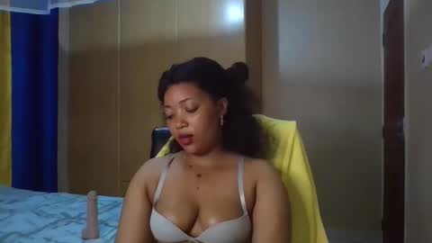 Snapshot of queenbebony2 chatting on 09-21-25, 04:52 Queenbebony2 online show from 09-21-25, 04:52