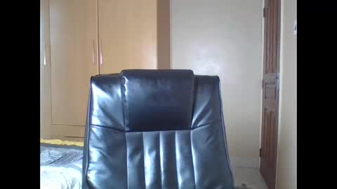 Queenbebony2 online show from 03-12-26, 06:19