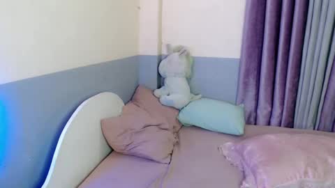 Snapshot of queenbee_mistress chatting on 02-15-25, 12:54 queenbee_mistress online show from 02-15-25, 12:54