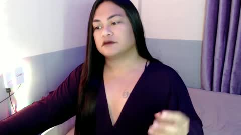 Snapshot of queenbee_mistress chatting on 02-16-25, 08:43 queenbee_mistress online show from 02-16-25, 08:43