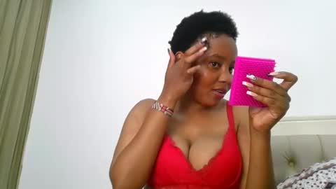 Snapshot of queenbeiby05 chatting on 05-10-26, 08:36 queen online show from 05-10-26, 08:36