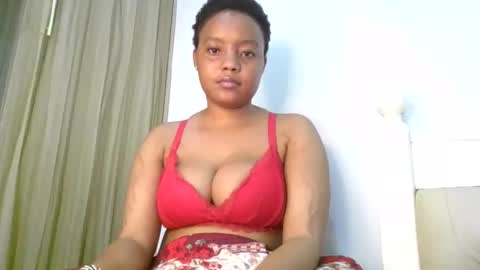 Snapshot of queenbeiby05 chatting on 05-17-26, 08:49 queen online show from 05-17-26, 08:49