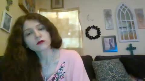 queencrimsonlvx online show from 04-21-26, 12:11
