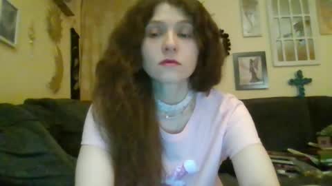 queencrimsonlvx online show from 05-28-26, 09:17