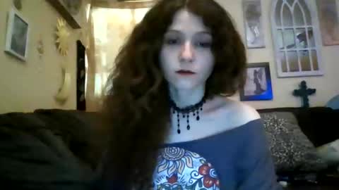 queencrimsonlvx online show from 06-01-26, 10:17