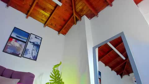 Queen online show from 03-02-25, 07:12