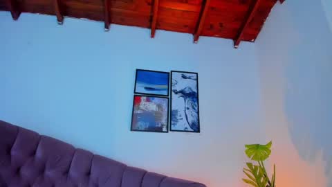 Queen online show from 03-12-25, 01:14