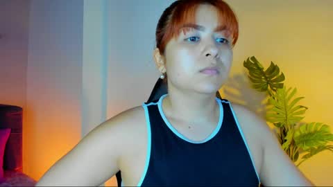 Snapshot of queengrett chatting on 05-10-26, 04:45 Queen online show from 05-10-26, 04:45