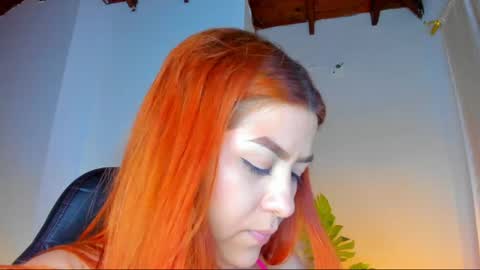Snapshot of queengrett chatting on 05-19-26, 06:36 Queen online show from 05-19-26, 06:36