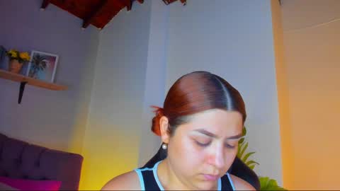 Snapshot of queengrett chatting on 05-24-26, 05:29 Queen online show from 05-24-26, 05:29
