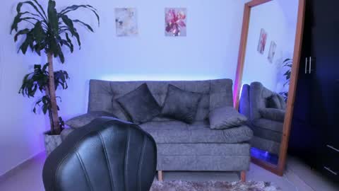 Snapshot of queenie_star1 chatting on 06-04-26, 08:04 Maria Del Mar online show from 06-04-26, 08:04