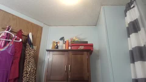 Snapshot of queenking55 chatting on 03-03-25, 05:42 Queen N King Fun Night online show from 03-03-25, 05:42