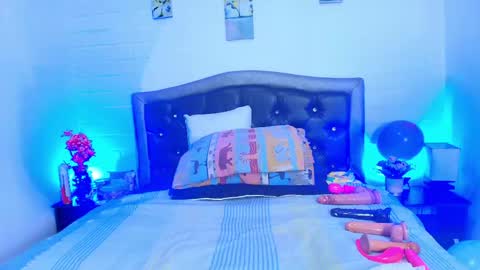 Snapshot of queenmature chatting on 04-18-26, 12:31 VickyBoobss online show from 04-18-26, 12:31