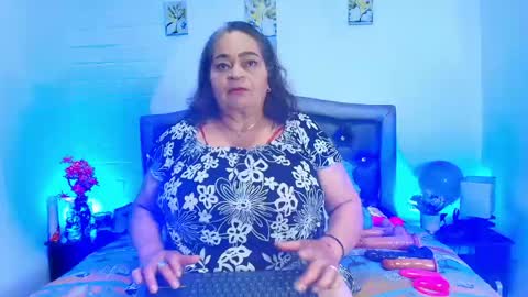 Snapshot of queenmature chatting on 04-19-26, 01:10 VickyBoobss online show from 04-19-26, 01:10