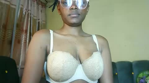 queenmerliz331240 online show from 10-13-25, 09:26