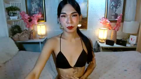 Snapshot of queennira chatting on 06-13-26, 06:22 queennira online show from 06-13-26, 06:22