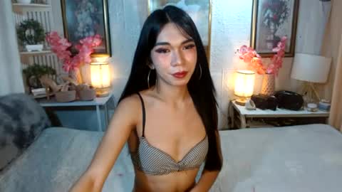 Snapshot of queennira chatting on 06-26-26, 02:05 queennira online show from 06-26-26, 02:05