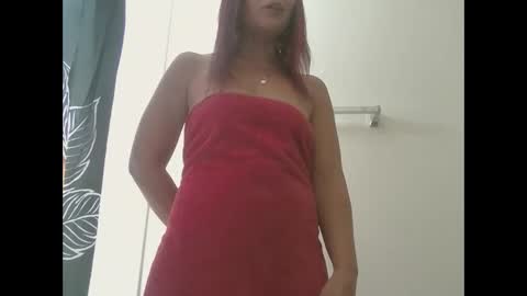 Snapshot of queenofmen69 chatting on 05-27-26, 03:20 queenofmen69 online show from 05-27-26, 03:20