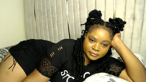 Snapshot of queenofsouls chatting on 12-02-24, 02:09 . online show from 12-02-24, 02:09