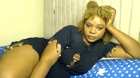 Snapshot of queenofsouls chatting on 09-21-25, 03:41 . online show from 09-21-25, 03:41