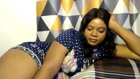 Snapshot of queenofsouls chatting on 11-28-25, 04:59 . online show from 11-28-25, 04:59