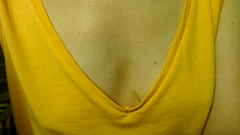 Snapshot of queenoftenderness chatting on 06-19-26, 06:56 queenoftenderness online show from 06-19-26, 06:56