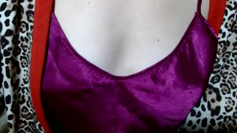 Snapshot of queenoftenderness chatting on 07-18-26, 06:45 queenoftenderness online show from 07-18-26, 06:45