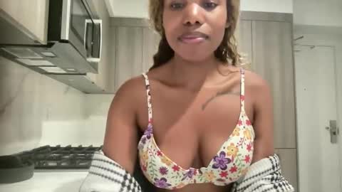 Queenquinn online show from 11-27-25, 12:35