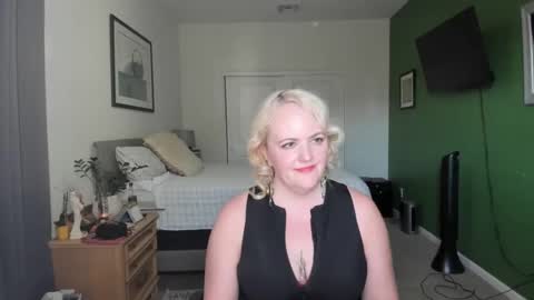Snapshot of queenroselyn chatting on 11-07-25, 11:27 queenroselyn online show from 11-07-25, 11:27