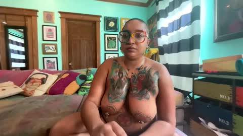 Queen Hilarity online show from 03-28-26, 07:57