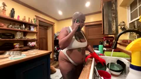 Queen Hilarity online show from 04-25-26, 02:14