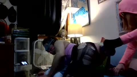 Snapshot of queenssissytoy chatting on 12-15-25, 02:32 queenssissytoy online show from 12-15-25, 02:32