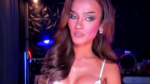 Snapshot of queenvalentinats chatting on 05-27-26, 09:56 ValentinaMoone online show from 05-27-26, 09:56