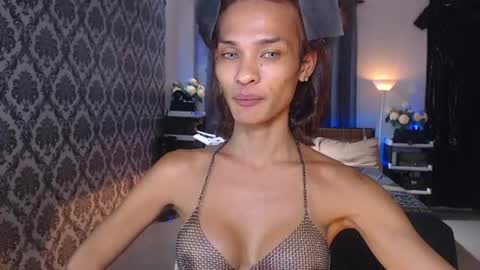 Snapshot of queenvalentinats chatting on 06-13-26, 12:03 ValentinaMoone online show from 06-13-26, 12:03