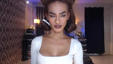 Snapshot of queenvalentinats chatting on 06-15-26, 11:18 ValentinaMoone online show from 06-15-26, 11:18