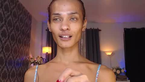 Snapshot of queenvalentinats chatting on 06-19-26, 01:15 ValentinaMoone online show from 06-19-26, 01:15