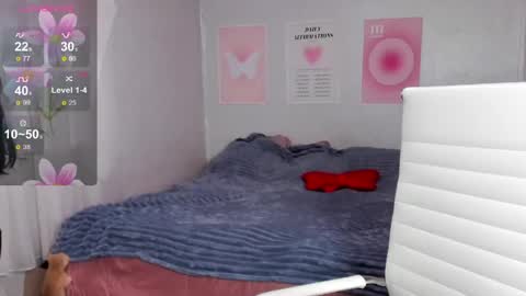 Snapshot of queitsharm_ chatting on 05-13-26, 07:17 Anna online show from 05-13-26, 07:17