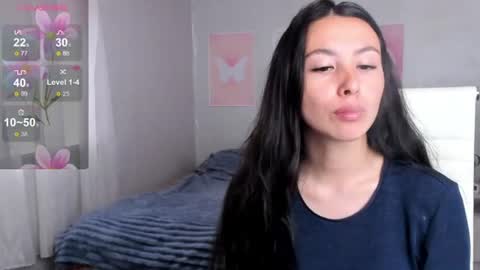 Snapshot of queitsharm_ chatting on 06-13-26, 07:17 Anna online show from 06-13-26, 07:17