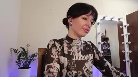 quiet_smile online show from 10-12-25, 08:13