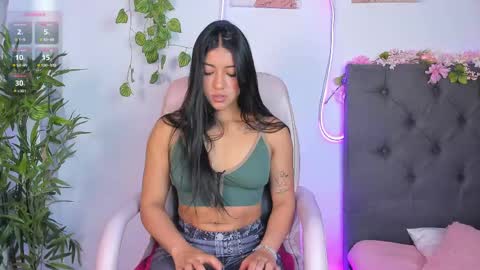Snapshot of quiinn__bx chatting on 04-19-26, 06:21 online show from 04-19-26, 06:21
