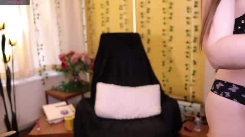 Snapshot of quinnrmonroe chatting on 05-04-26, 01:07 QuinnMonroe online show from 05-04-26, 01:07