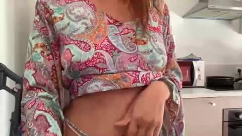 Snapshot of quinnyelena chatting on 06-19-26, 08:40 Quinnyelena online show from 06-19-26, 08:40