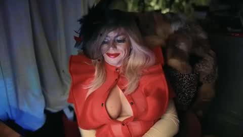 Snapshot of qweenviva chatting on 01-10-25, 03:29 ViVaLuvLicious online show from 01-10-25, 03:29